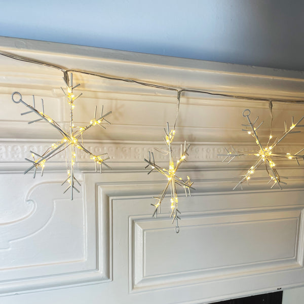 Snowflake Bunting Light
